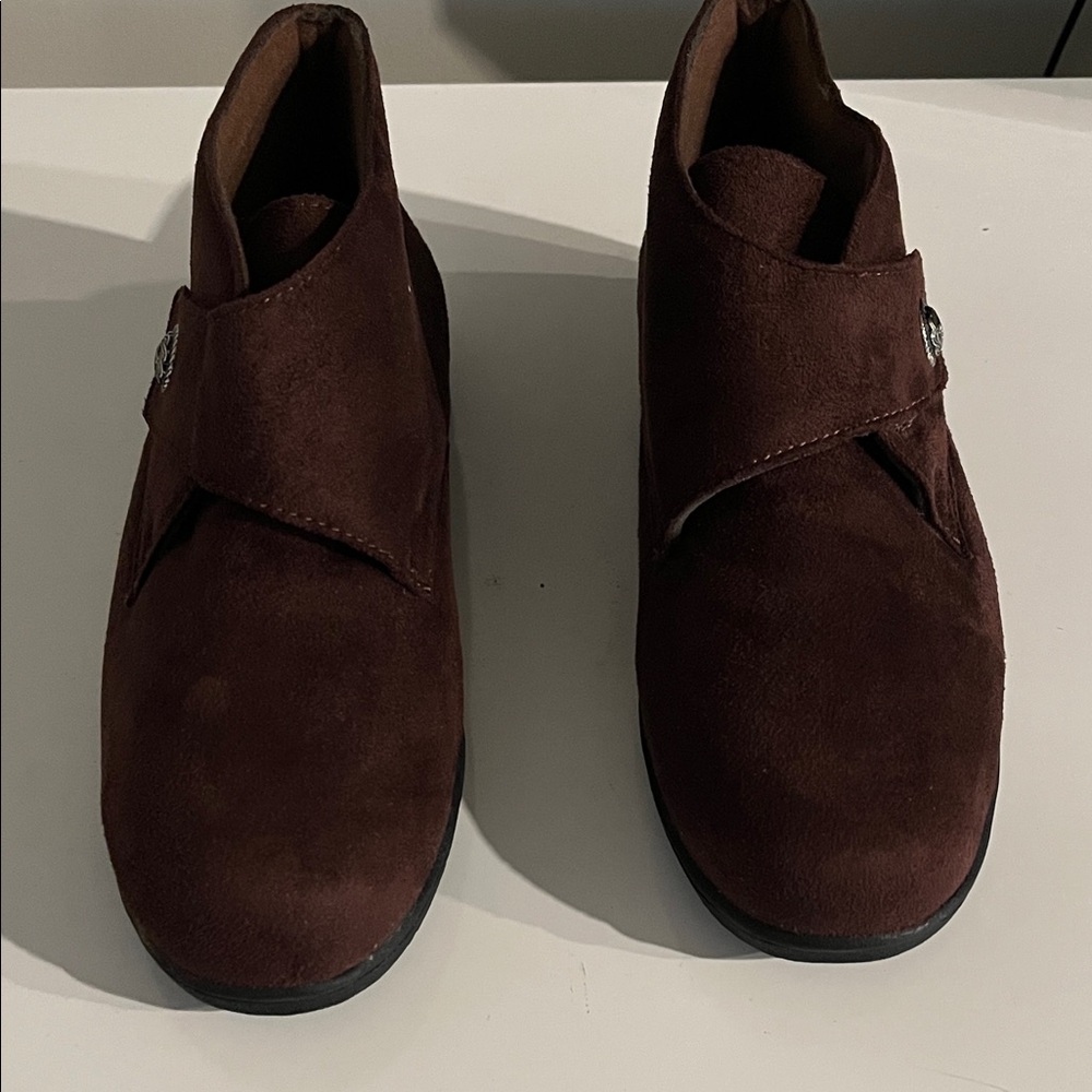 Propet Women's Velour Dark Brown Ankle Booties. Size 8 New Without Tags.